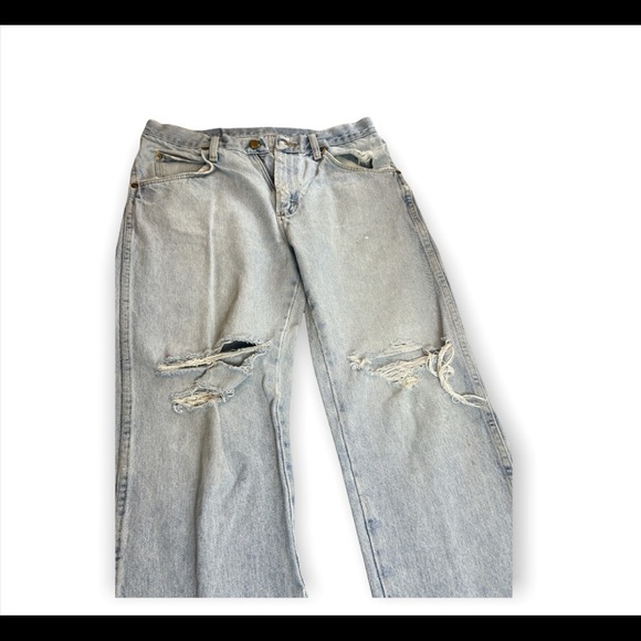 Wrangler distressed jean size 33X30 - Picture 3 of 8